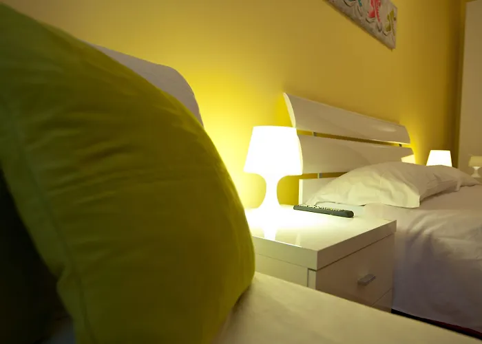 Bed & Breakfast Services Porta Castello 3*